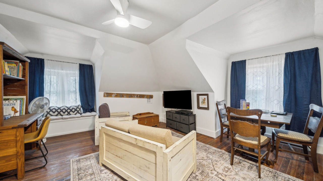 Photo of Livingroom in Broken Arrow