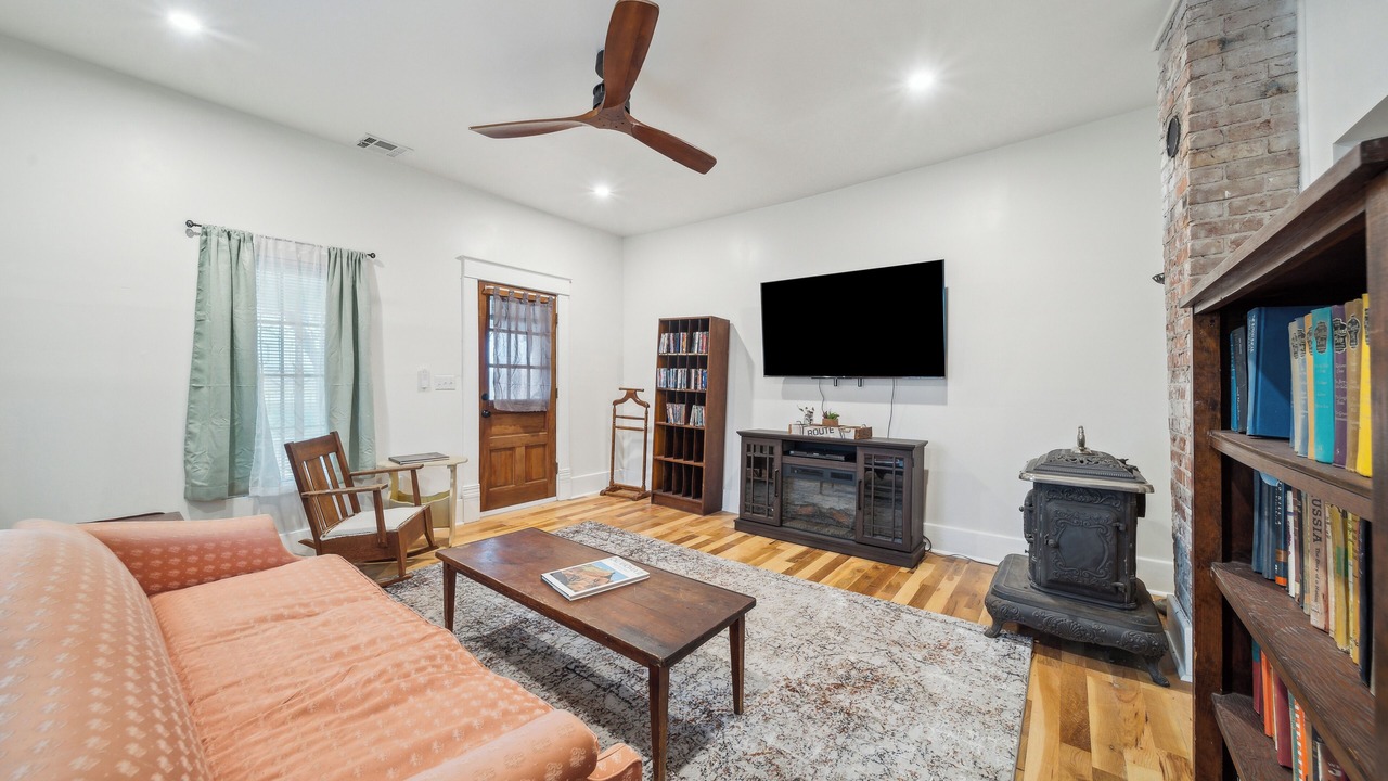 Photo of Livingroom in Broken Arrow