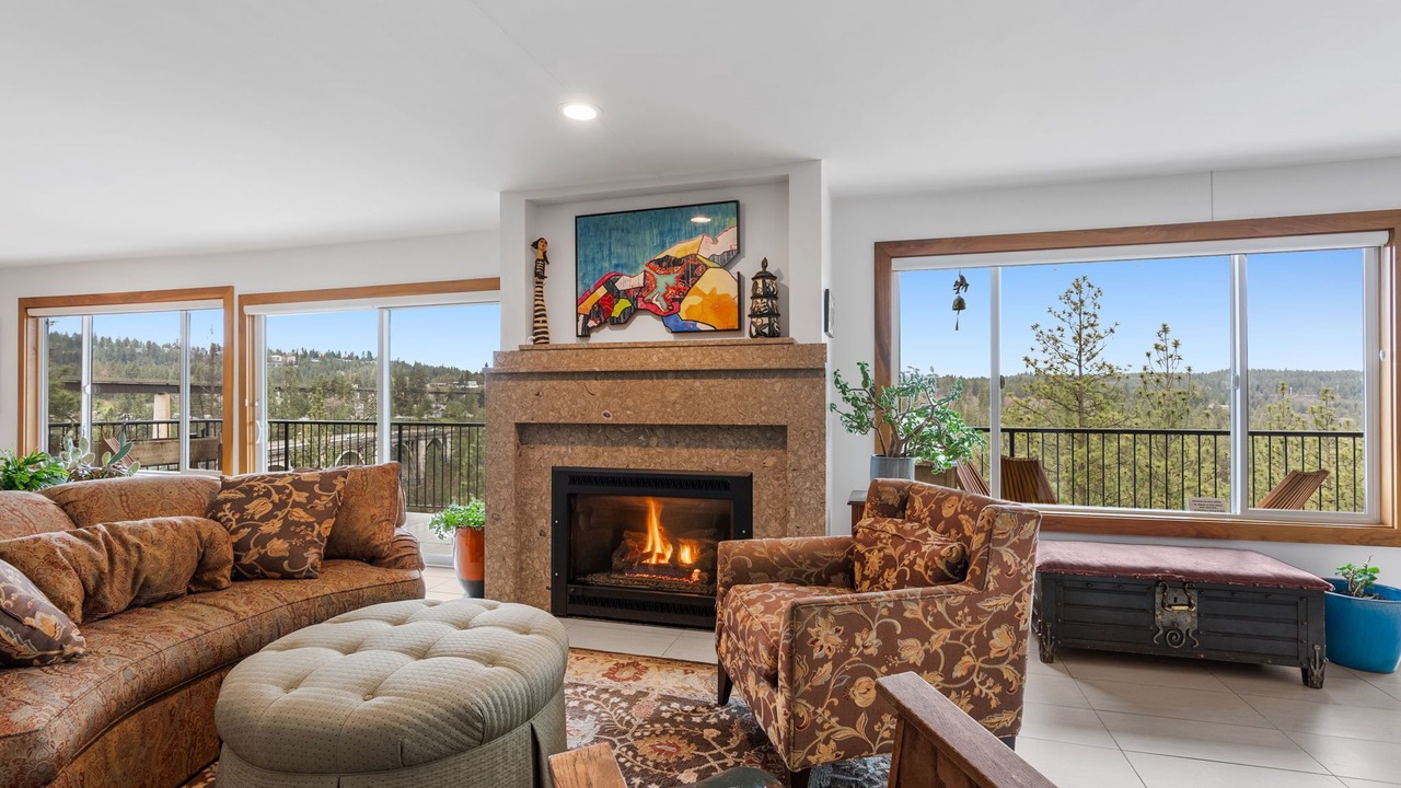 Photo of Livingroom in Latah Valley