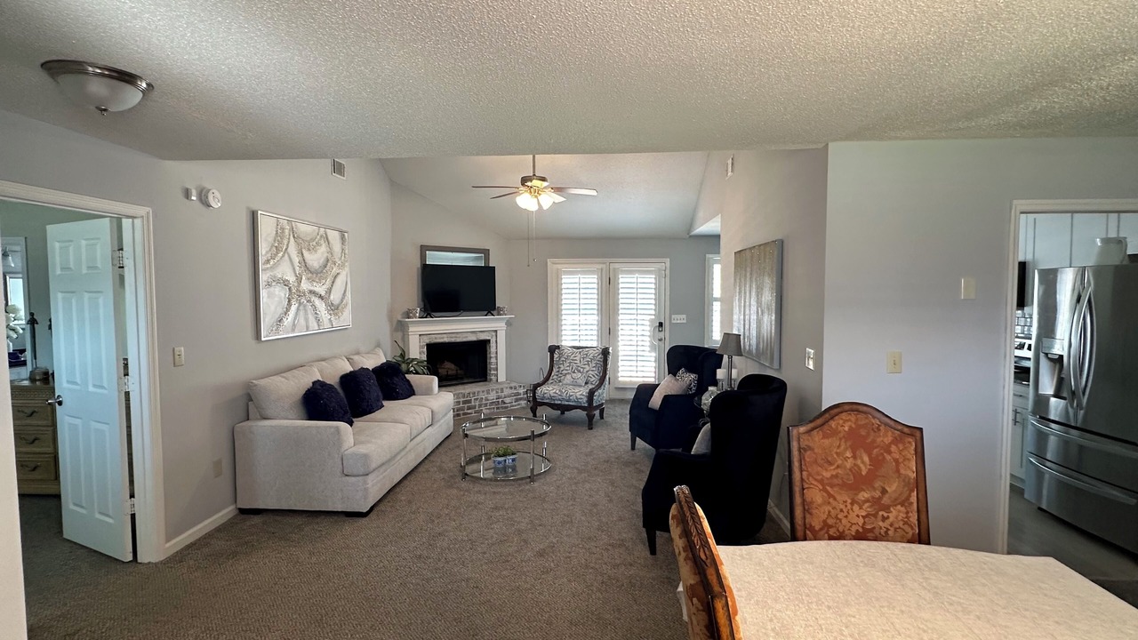 Photo of Livingroom in Peach Orchard