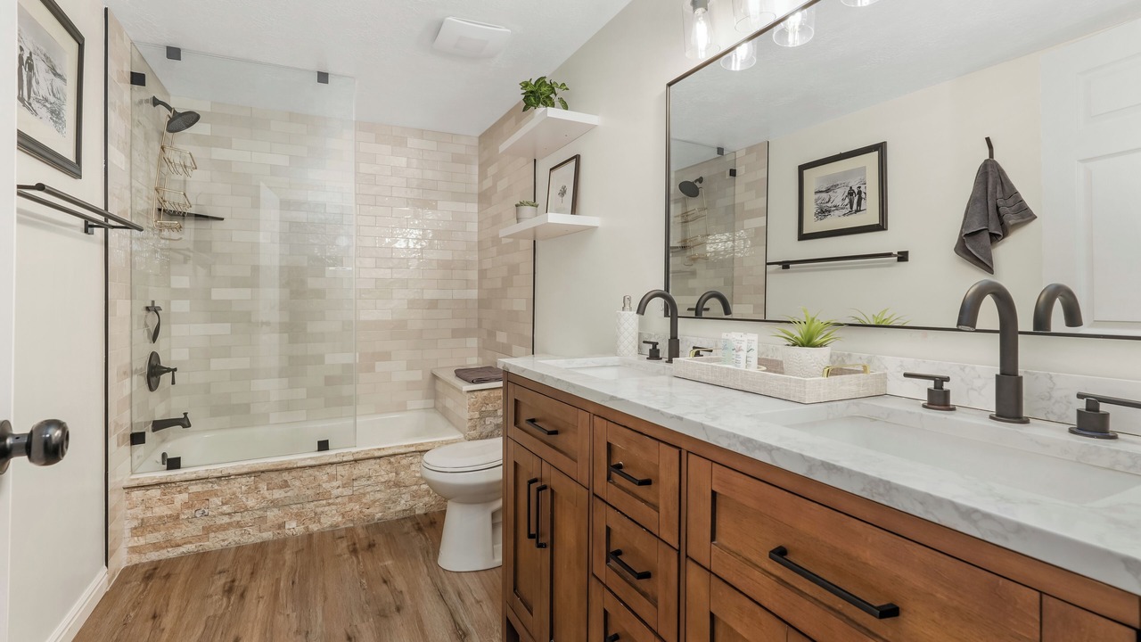 Photo of Bathroom in Sandy