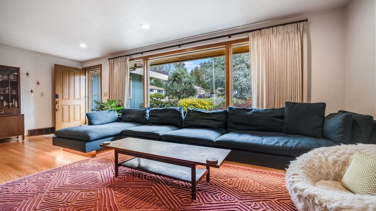Photo of Livingroom in White Center