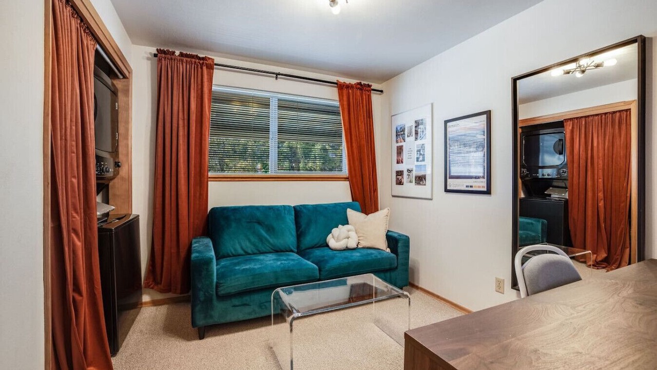 Photo of Livingroom in White Center