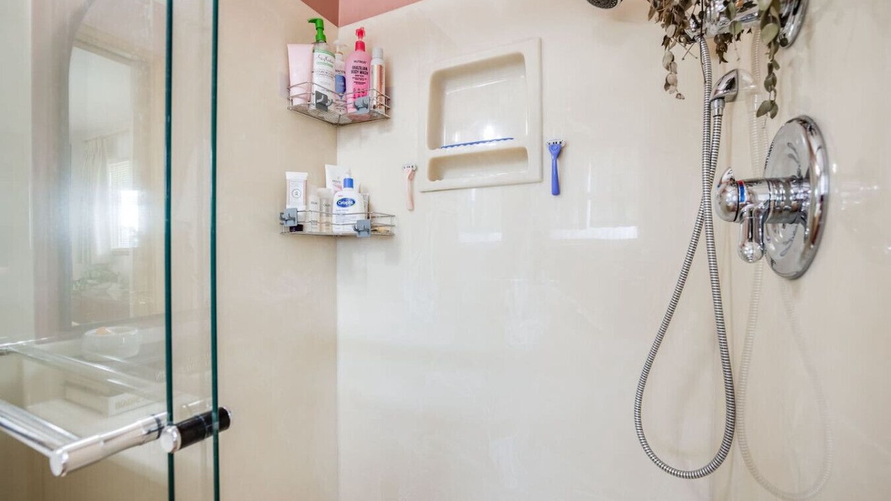 Photo of Bathroom in White Center