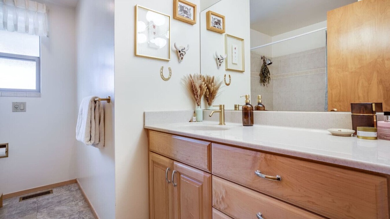 Photo of Bathroom in White Center