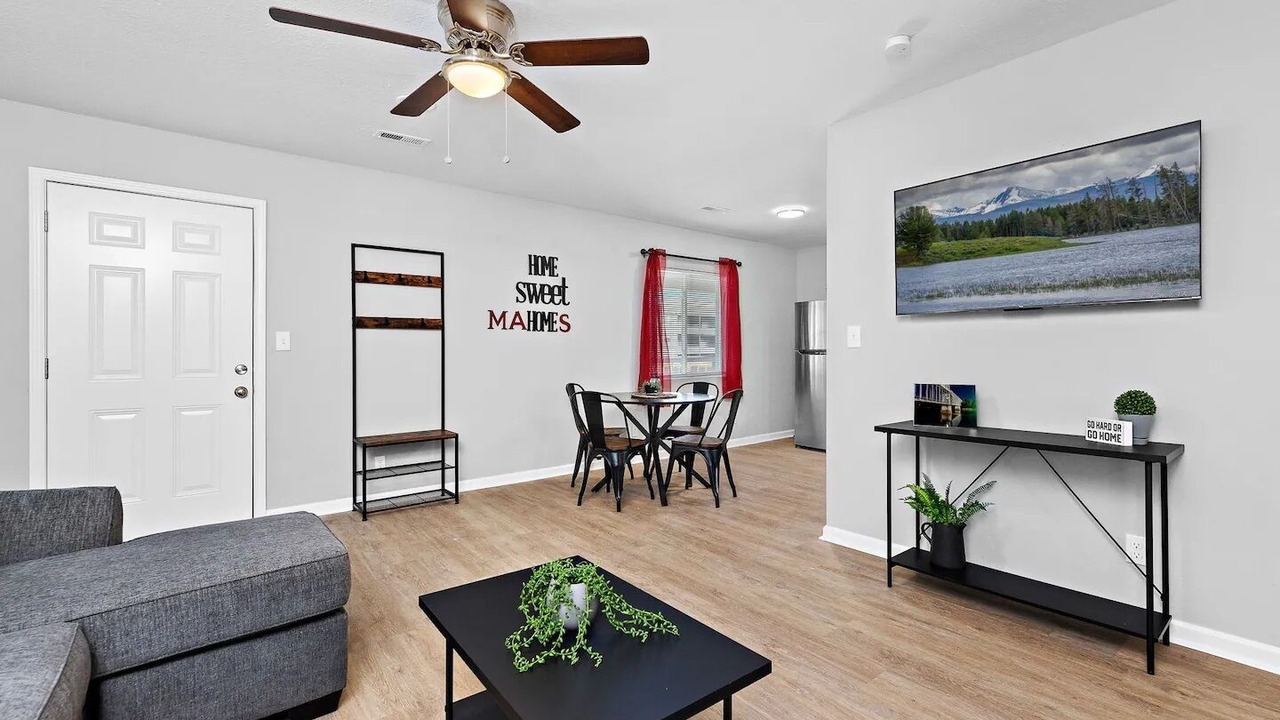 Photo of Livingroom in Lawrence