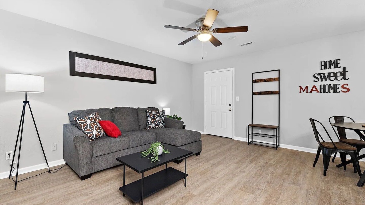 Photo of Livingroom in Lawrence