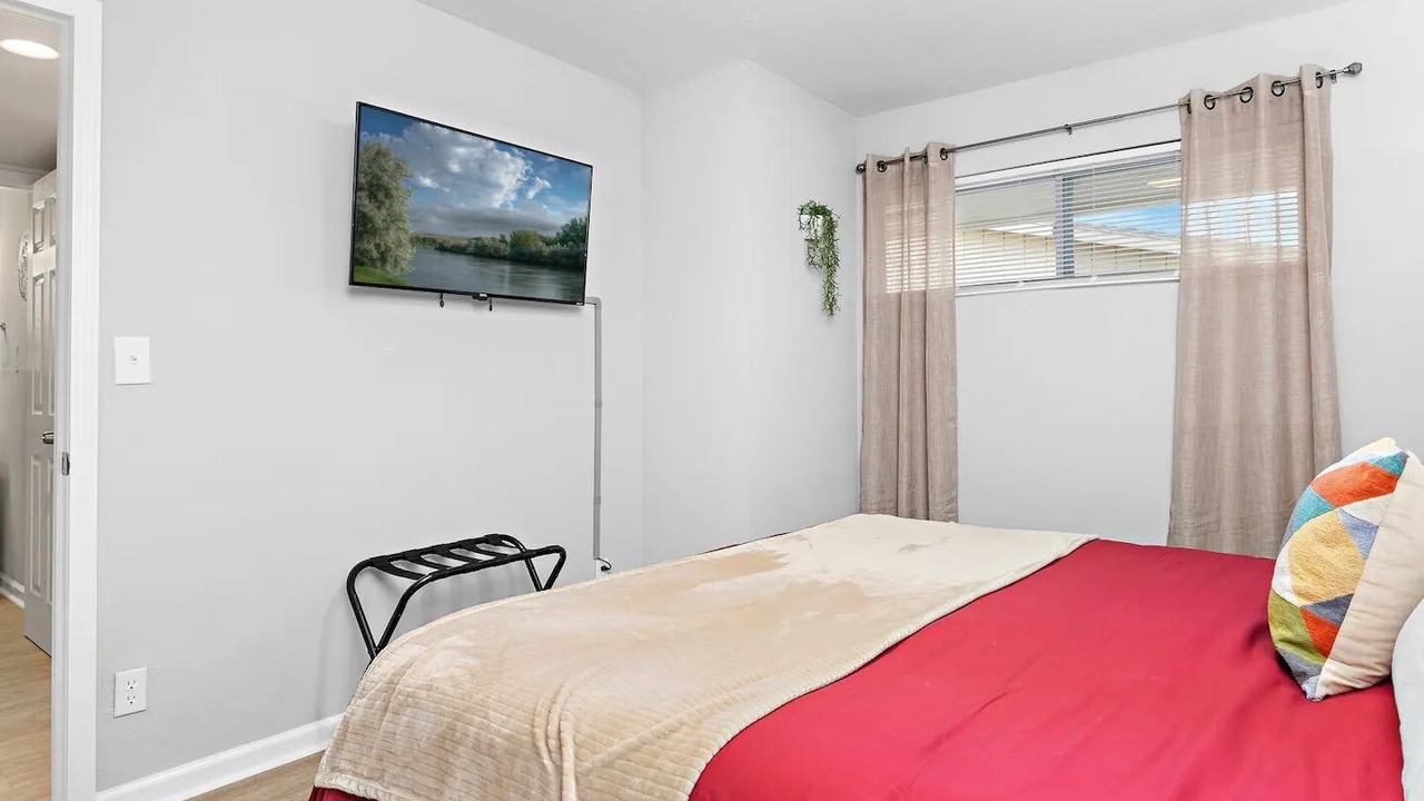 Photo of Bedroom in Lawrence