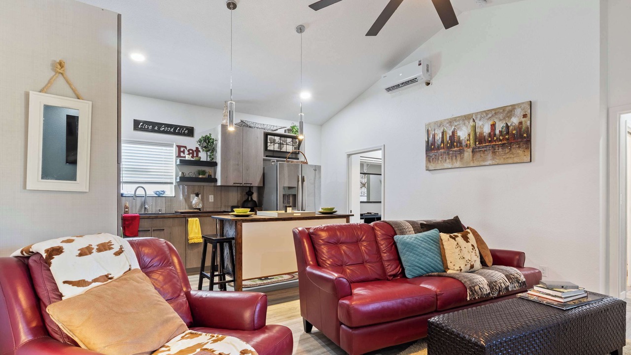 Photo of Livingroom in Linn Creek