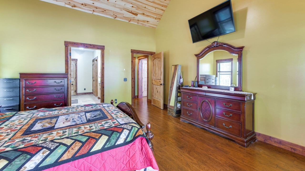 Photo of Bedroom in Pine Mountain