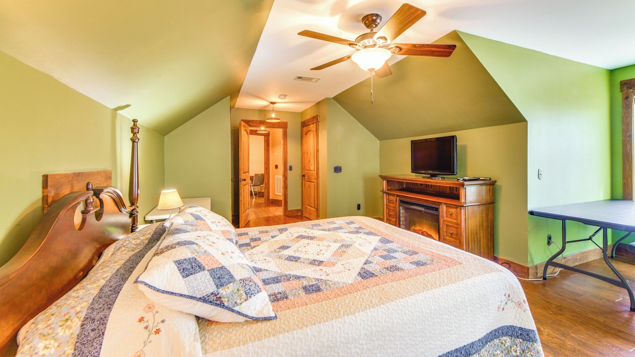 Photo of Bedroom in Pine Mountain