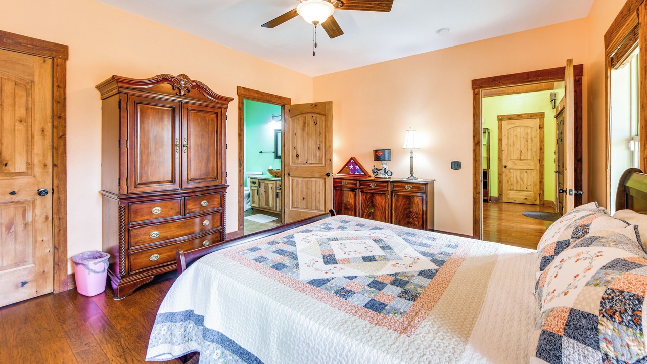 Photo of Bedroom in Pine Mountain