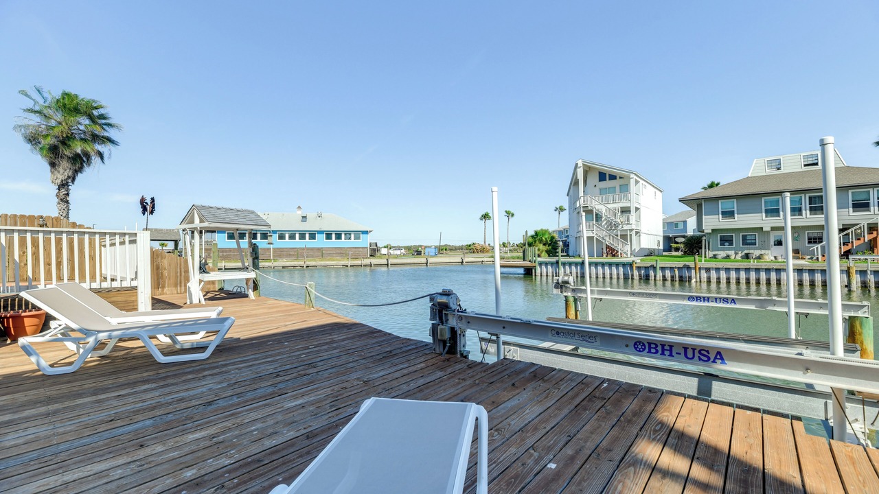 Photo of Outdoor in City-by-the Sea