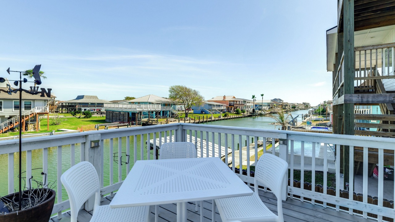 Photo of Outdoor in City-by-the Sea