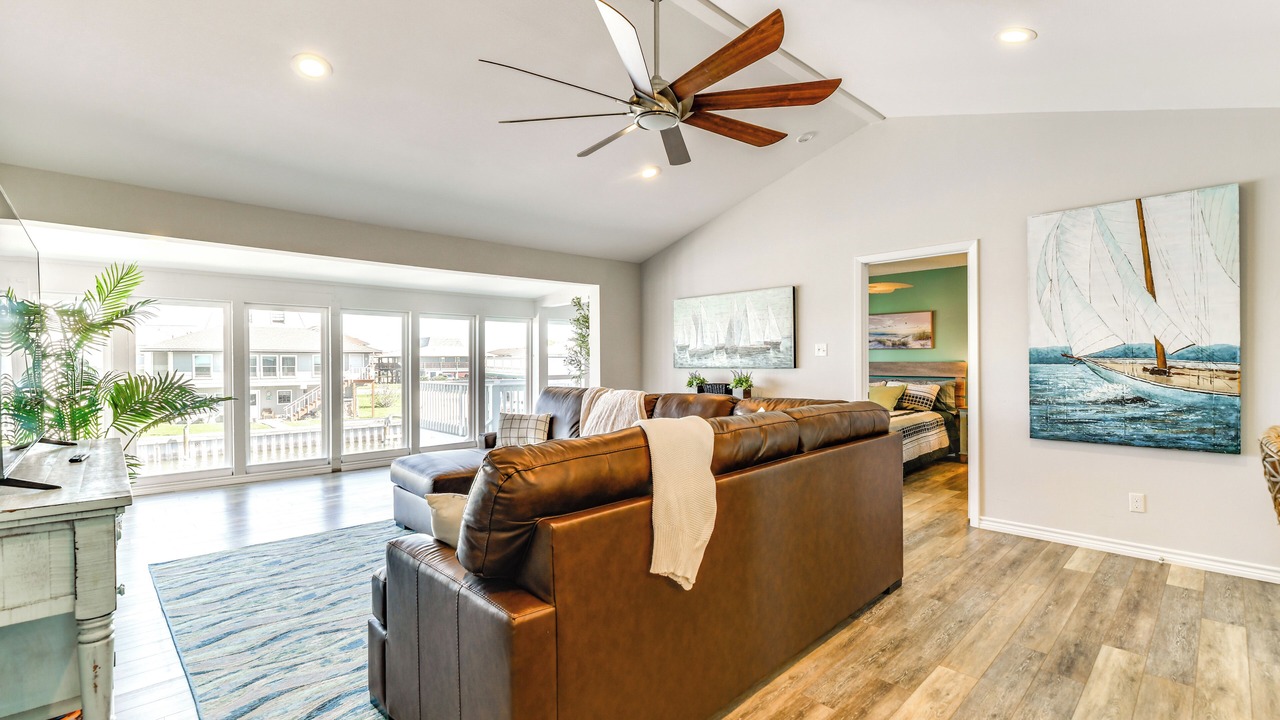 Photo of Livingroom in City-by-the Sea