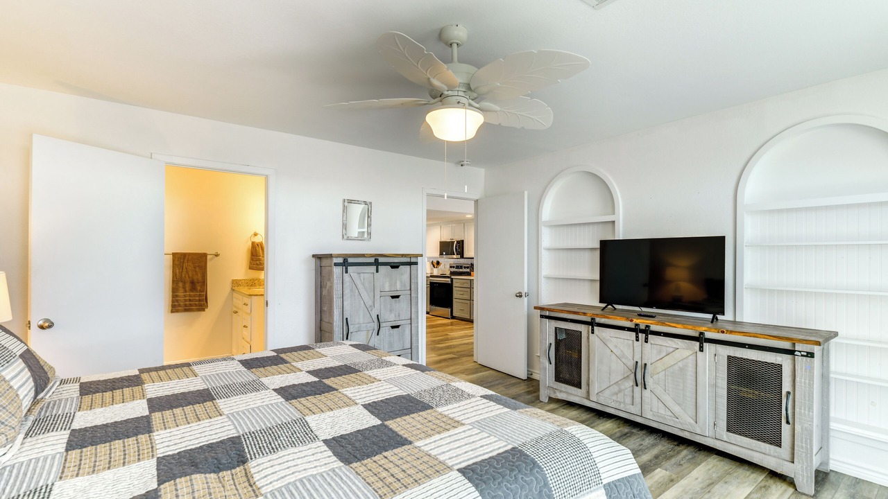 Photo of Bedroom in City-by-the Sea