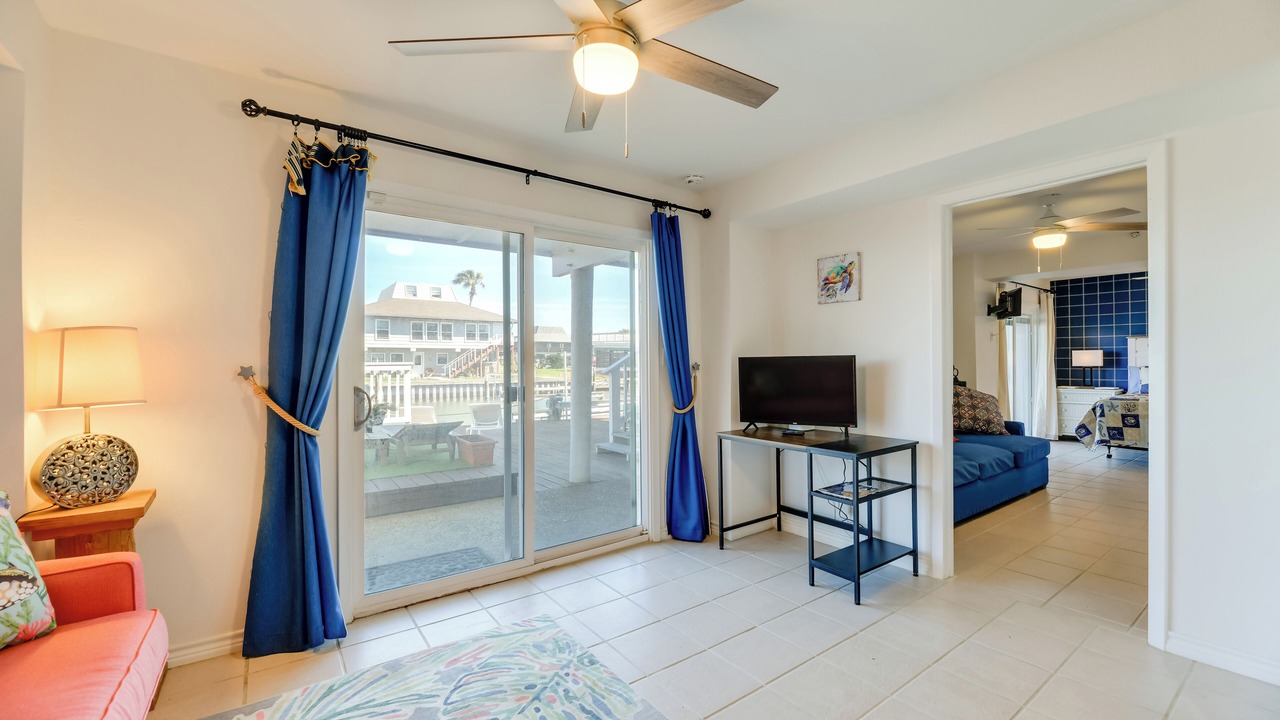 Photo of Livingroom in City-by-the Sea