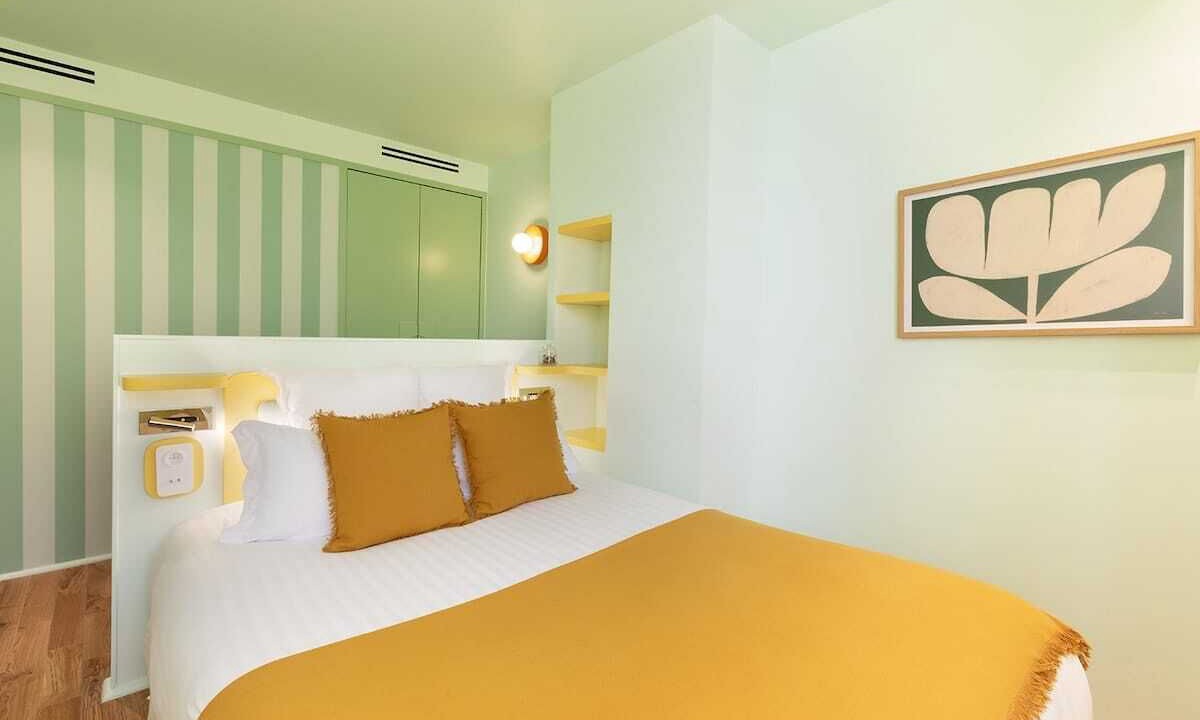 Photo of Bedroom in 8th Arrondissement