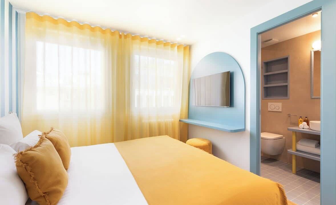 Photo of Bedroom in 8th Arrondissement