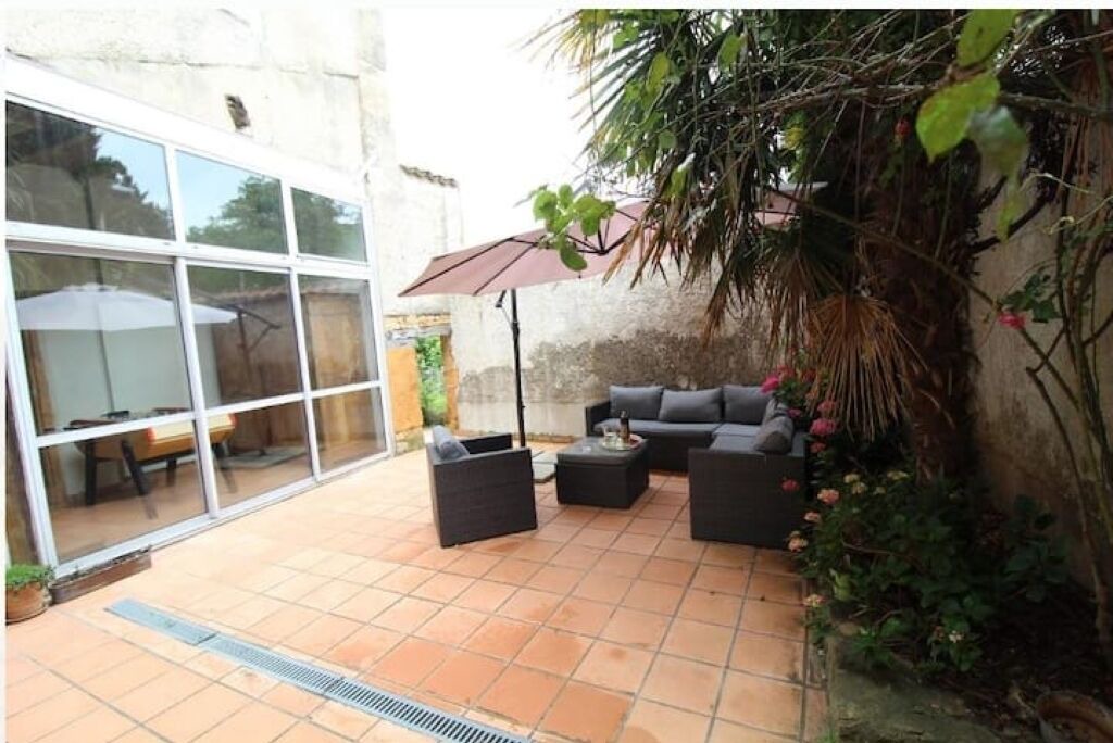 Photo of Patio Balcony in Albigny-sur-Saone