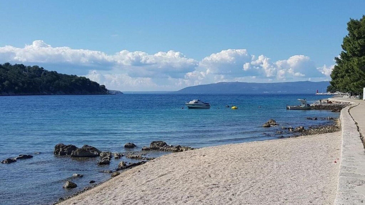 Photo of Others in Cres