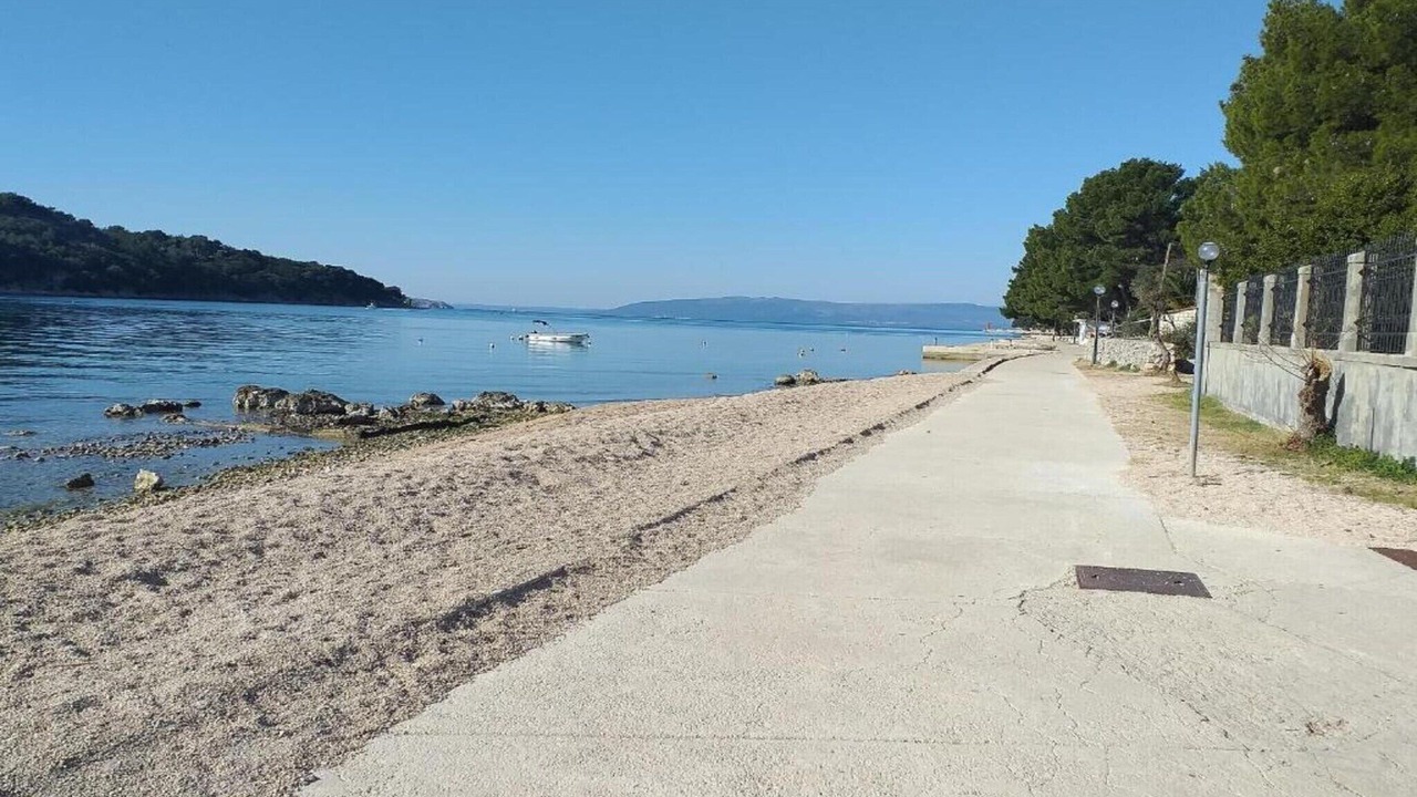 Photo of Others in Cres