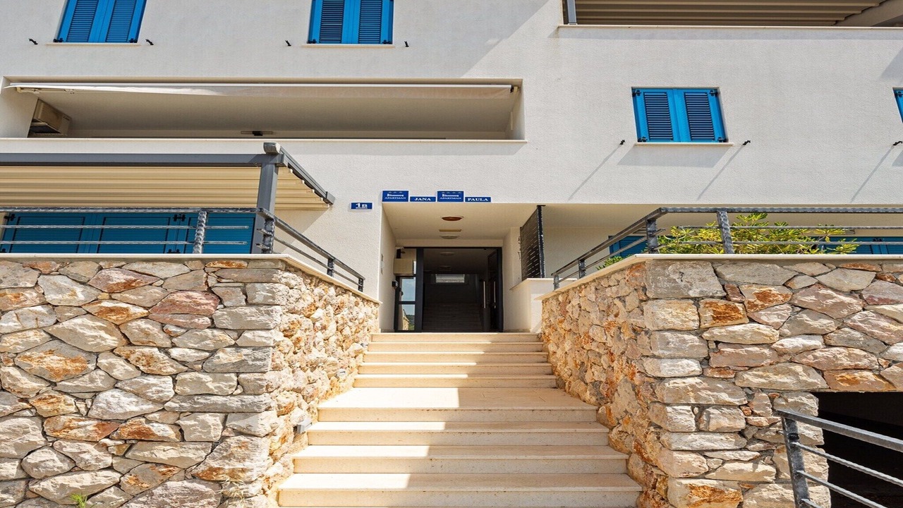 Photo of Outdoor in Cres