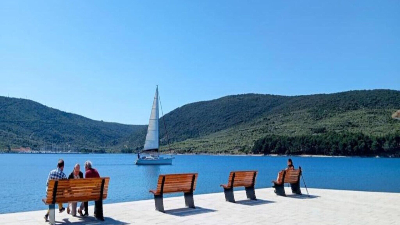 Photo of Others in Cres