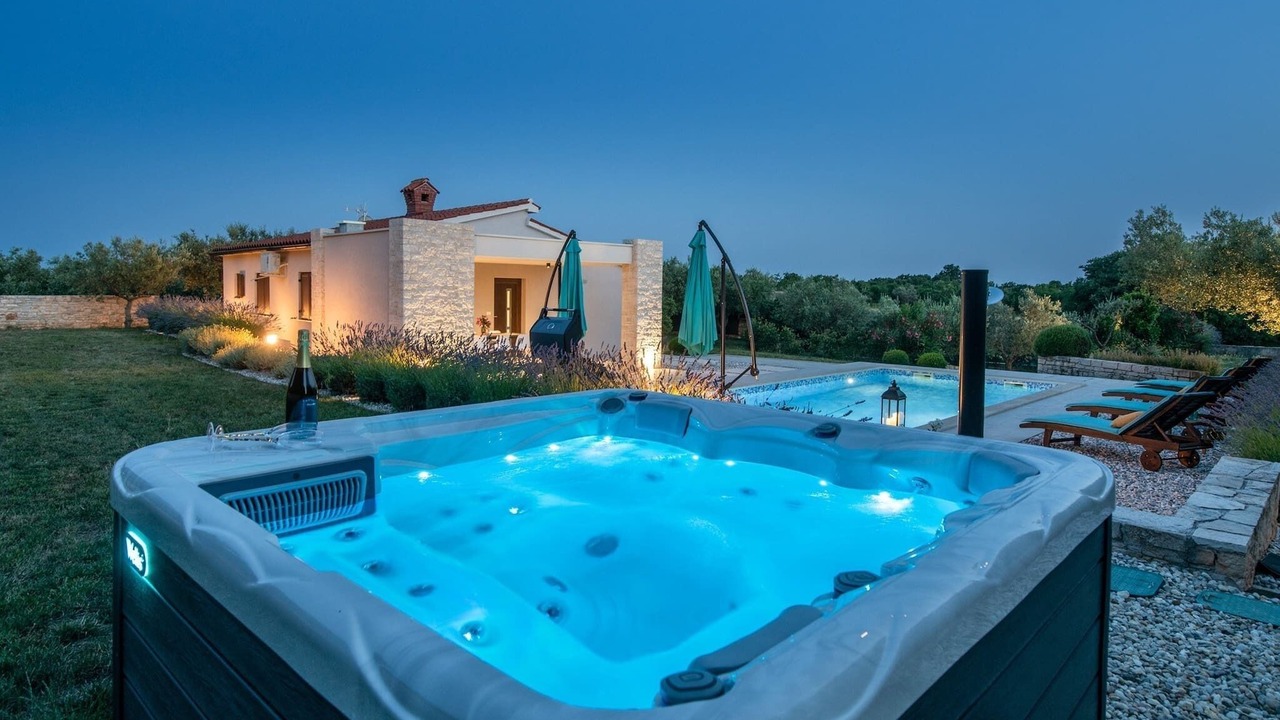 Photo of Outdoor in Mali Vareski
