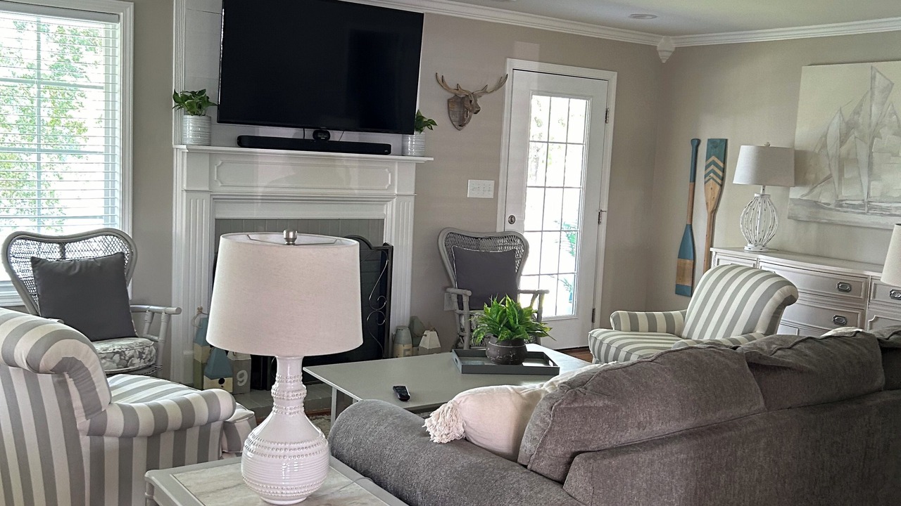 Photo of Livingroom in Oak Grove