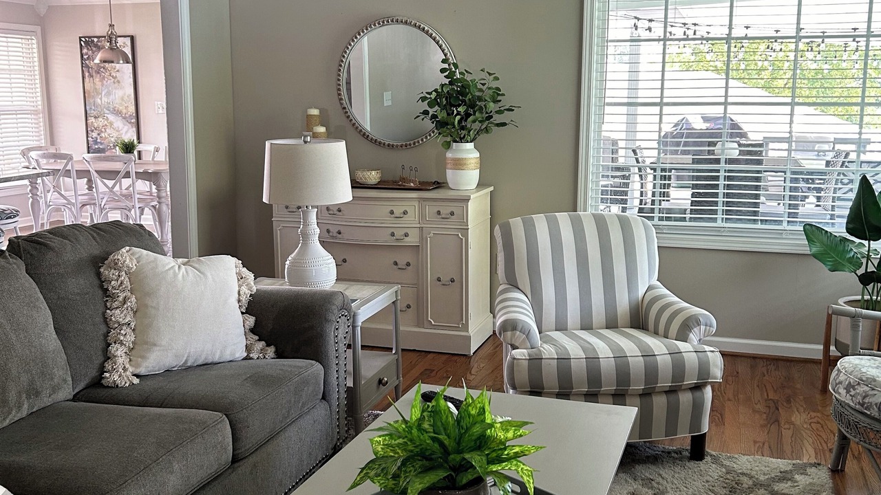 Photo of Livingroom in Oak Grove