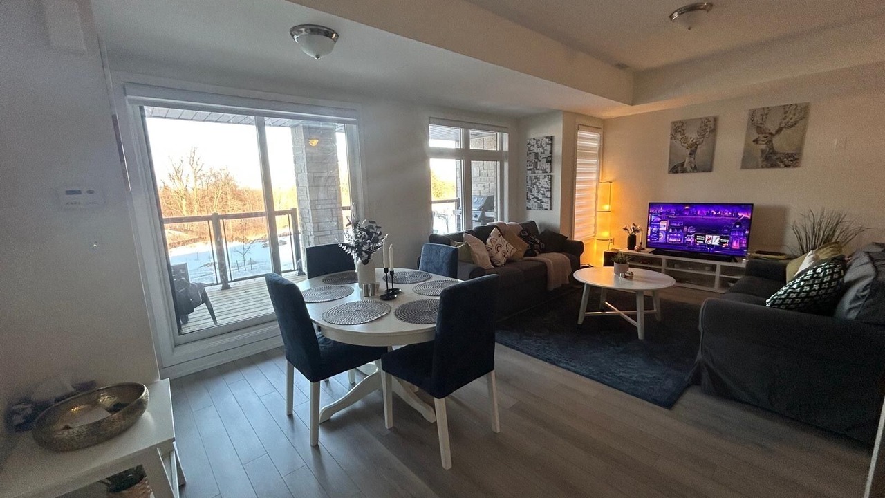 Photo of Livingroom in Halton Regional Municipality