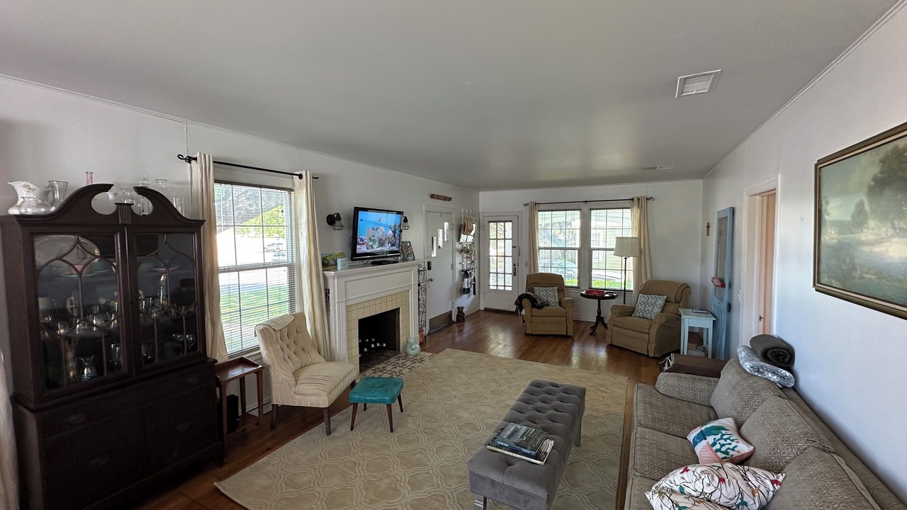 Photo of Livingroom in Gonzales