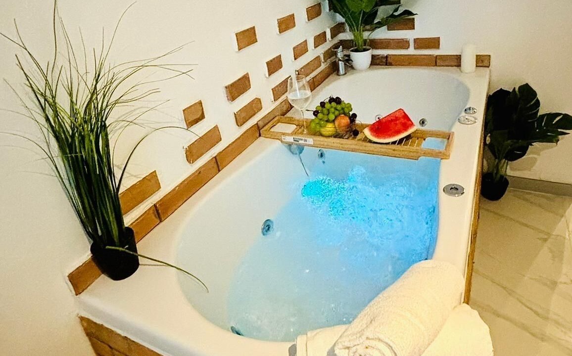 Photo of Bathroom in Les Cinq Avenues