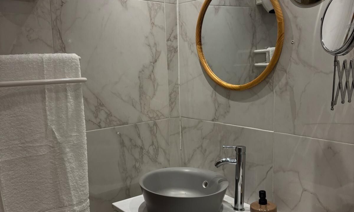 Photo of Bathroom in Les Cinq Avenues
