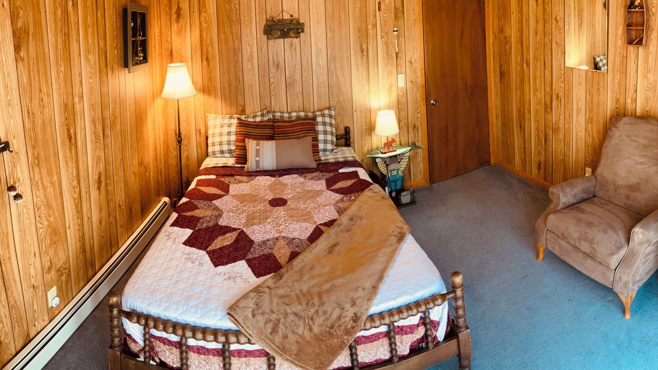 Photo of Bedroom in Wauksaukee