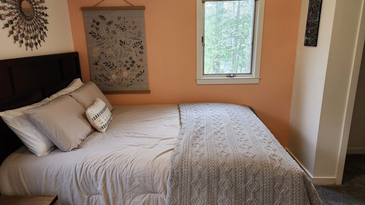 Photo of Bedroom in Lusby