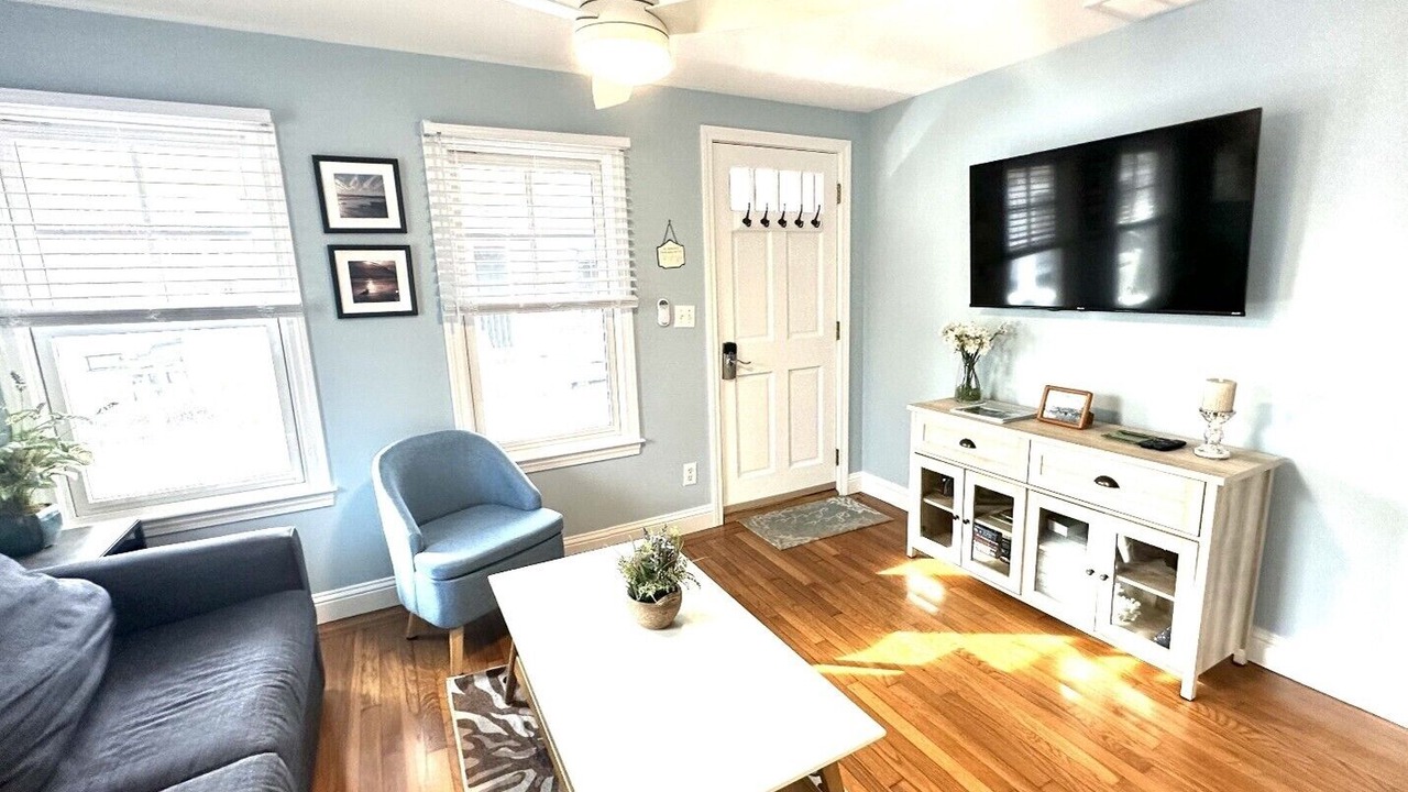 Photo of Livingroom in Easton's Point