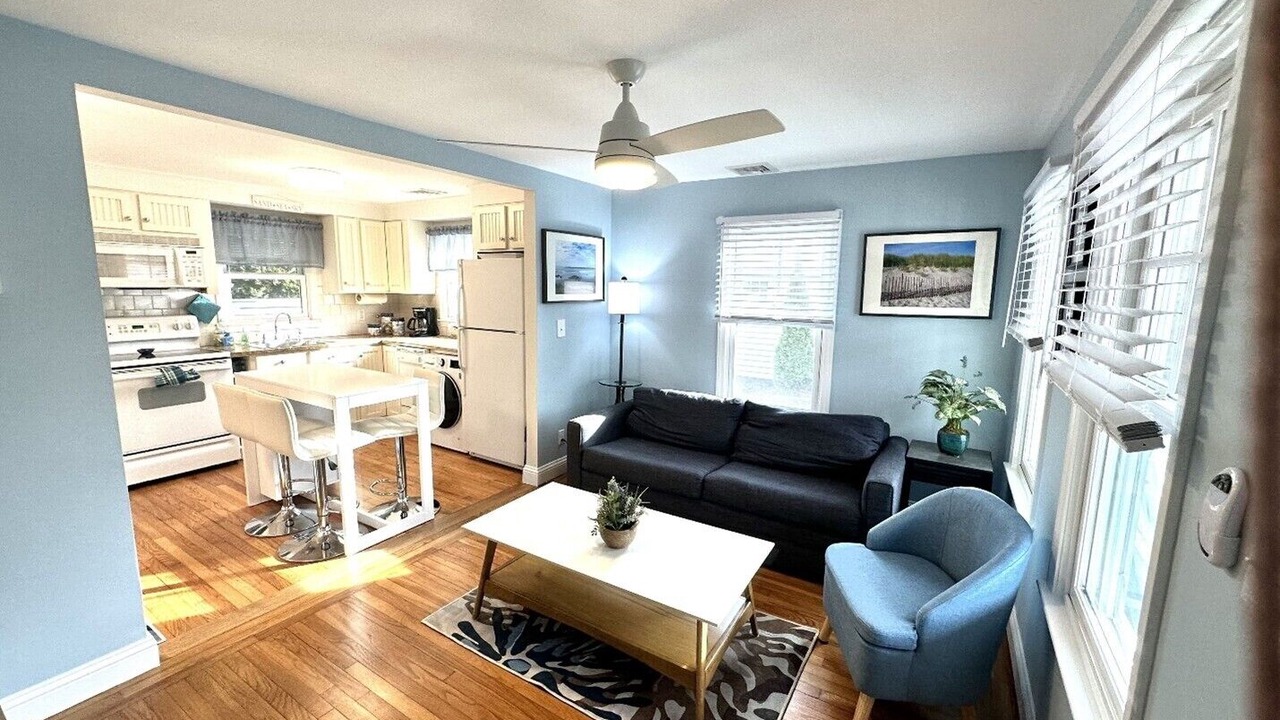 Photo of Livingroom in Easton's Point