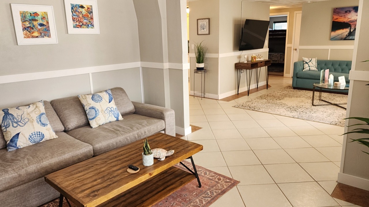 Photo of Livingroom in Signal Cove