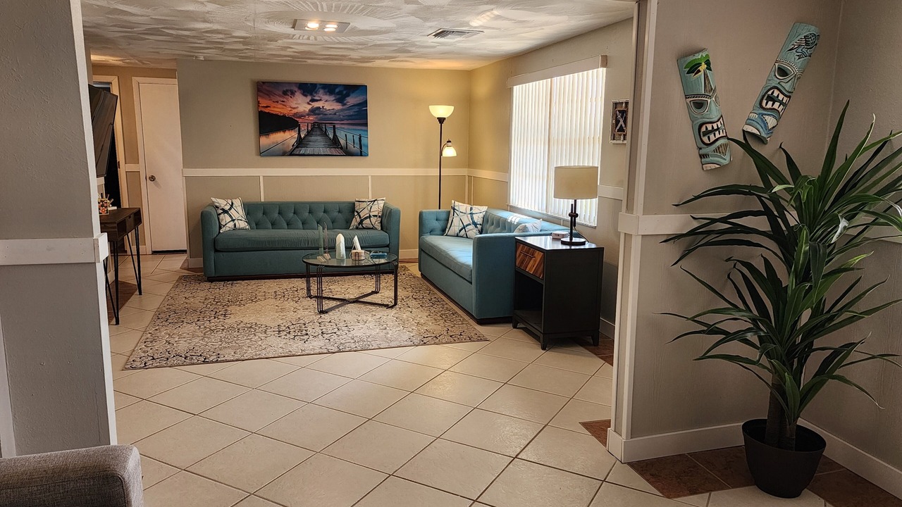 Photo of Livingroom in Signal Cove