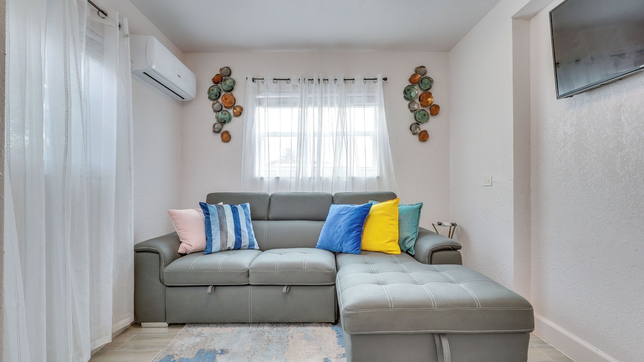 Photo of Livingroom in Miami Gardens