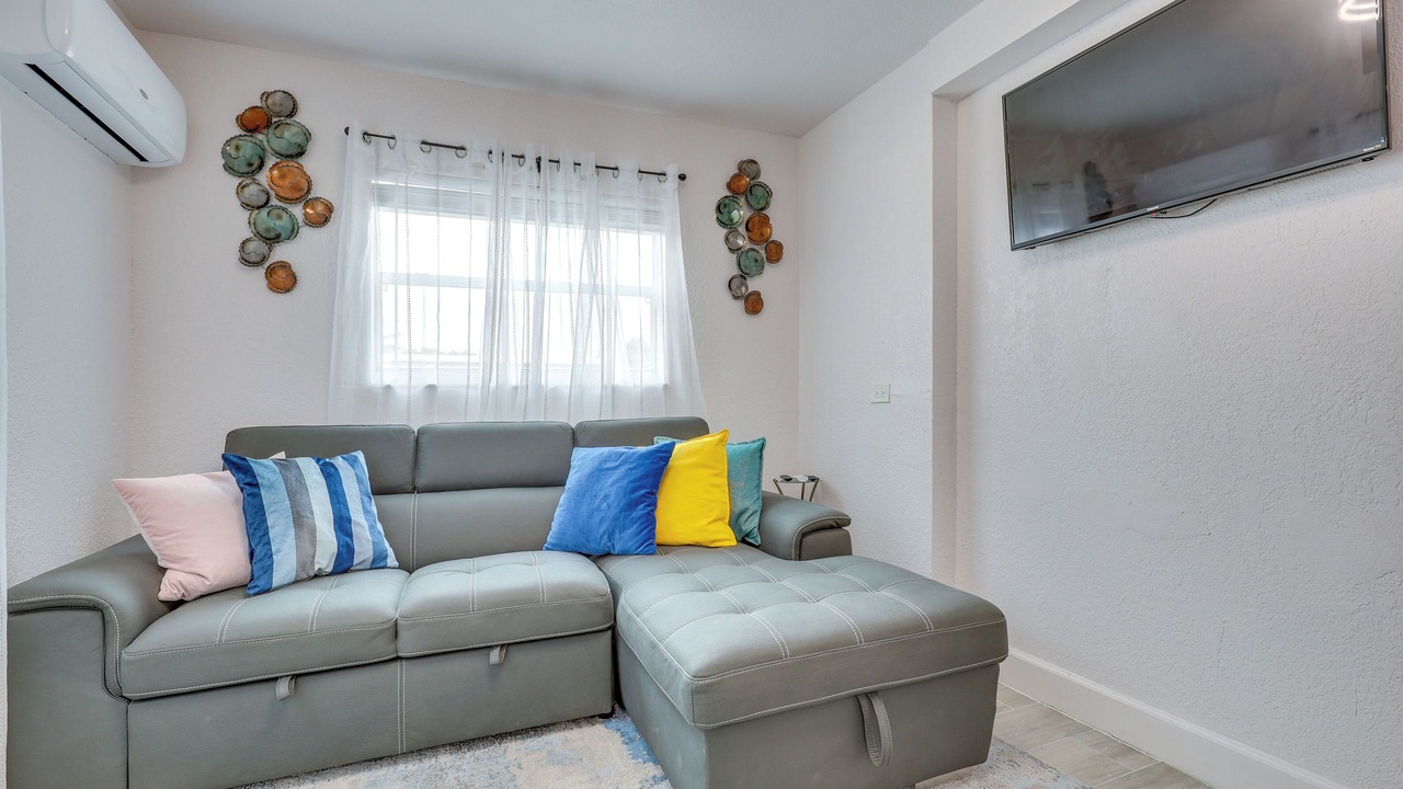 Photo of Livingroom in Miami Gardens