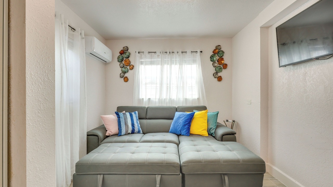 Photo of Livingroom in Miami Gardens