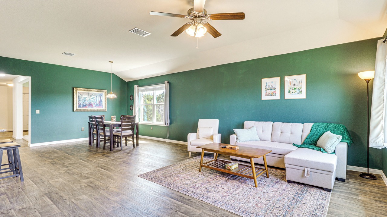 Photo of Livingroom in McNeil
