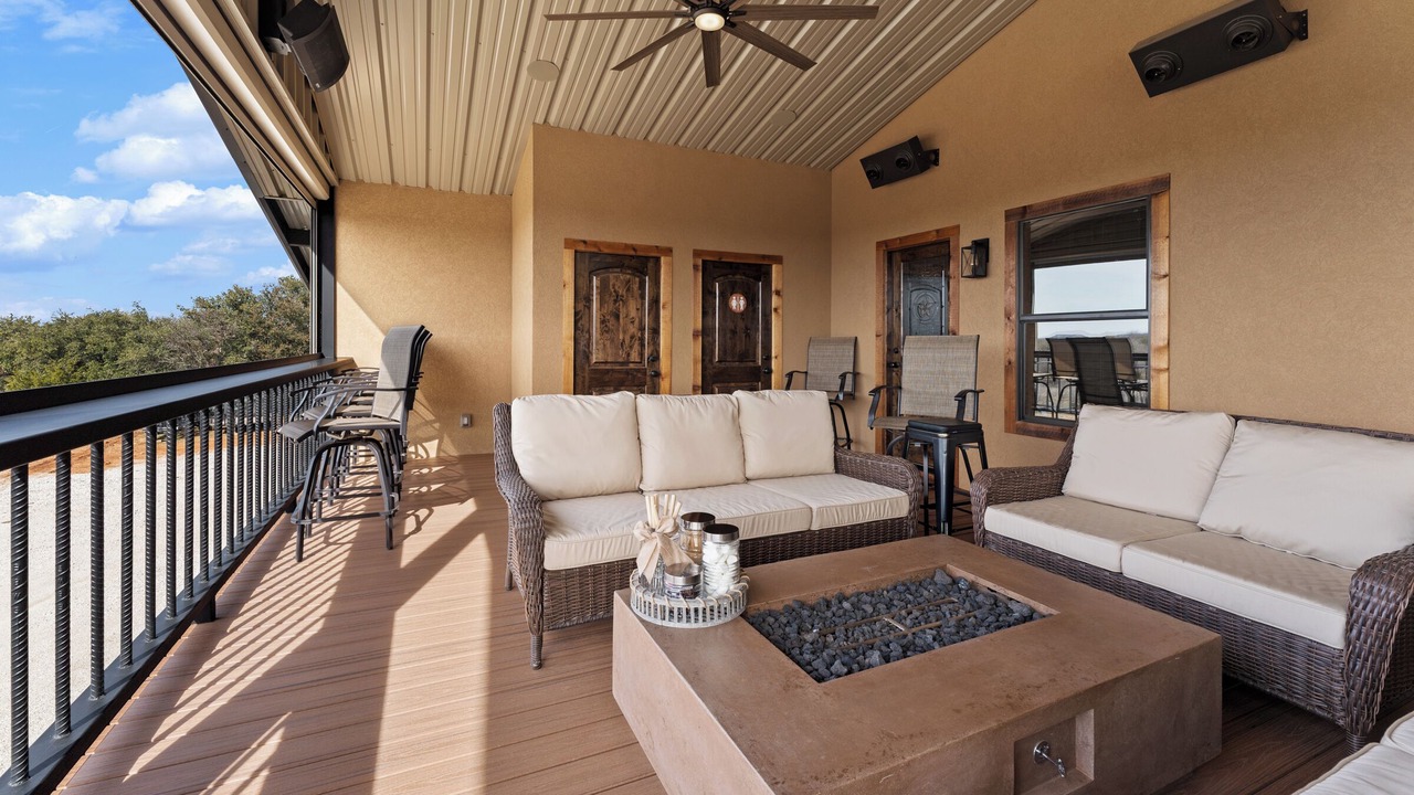 Photo of Outdoor in Bangs