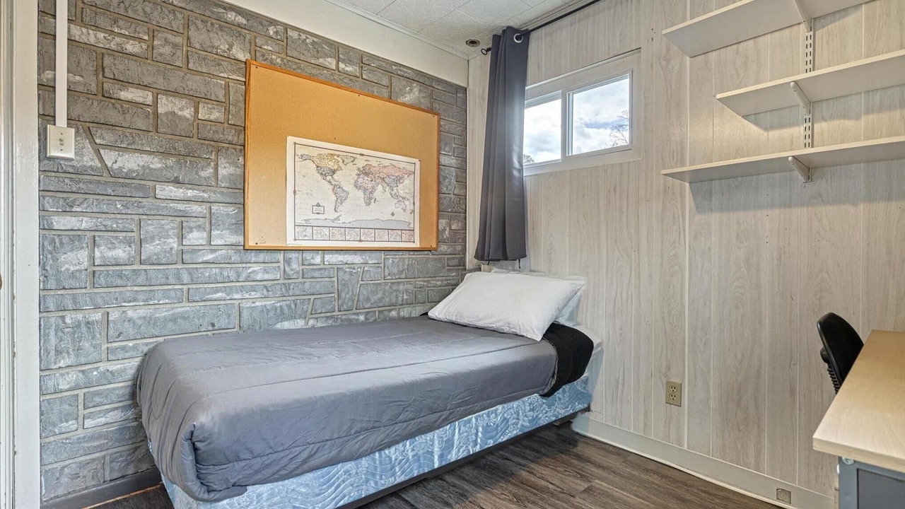 Photo of Bedroom in Annville