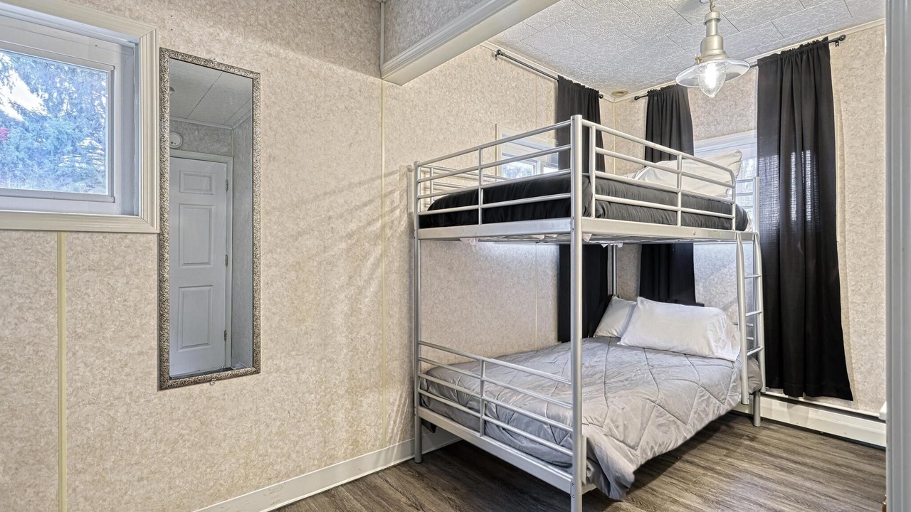 Photo of Bedroom in Annville