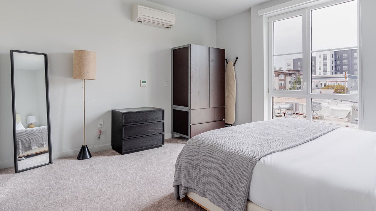 Photo of Bedroom in Downtown Berkeley