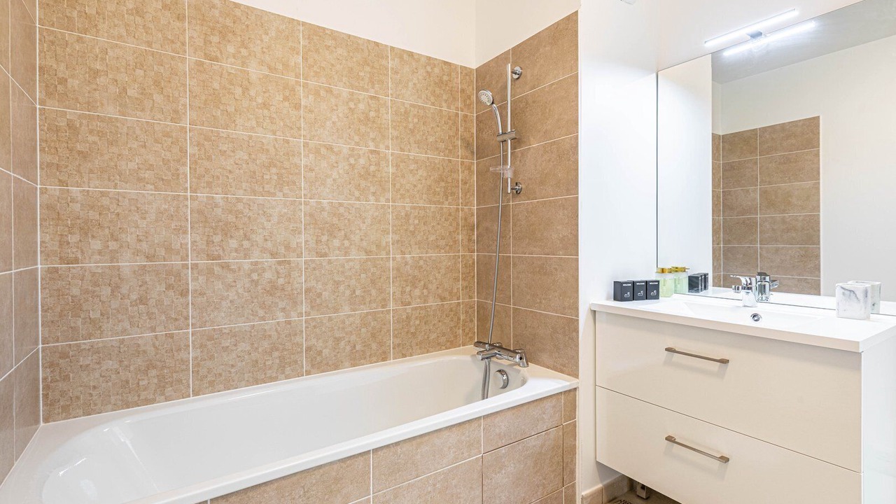 Photo of Bathroom in Romainville